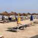 Ishin vendosur pa leje, hiqen 836 shezlong në plazhin e Porto Romanos
