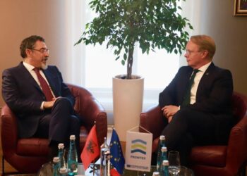 Emigrantët/ Ministri i Brendshëm nënshkruan marrëveshjen me kreun e FRONTEX