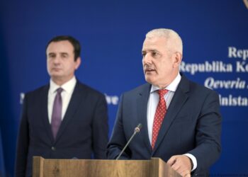 Burime: SHBA dhe BE mund t’i shpallë non-grata Kurtin dhe Sveçlën nëse përshkallëzohet situata në veri