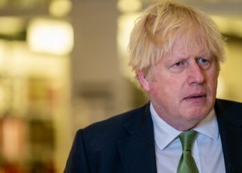 “Po më detyrojnë”, Boris Johnson lë menjëherë mandatin e deputetit