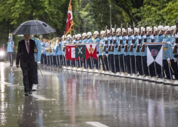 Erdogan betohet si president i Turqisë, shiu i prish ceremoninë