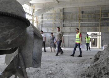 Veliaj inspekton punën te “Besnik Sykja”: Shkolla po rindërtohet dy herë më e madhe