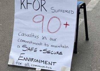 Tensionet në veri/ KFOR mesazh protestuesve serbë: Mbi 90 efektivë nga ne humbën jetën për të krijuar një ambient të sigurtë