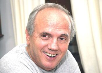 “Bëju inxhinier…”/ Pëllumb Kulla tregon takimin me Enverin: Më la të bëhem artist, edhe atij i kishte ngelur peng të bëhej artist