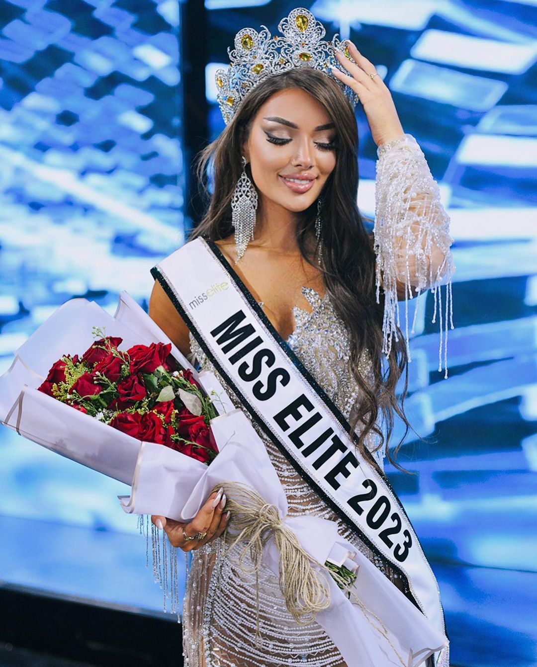 FOTO /Bukuroshja bën krenarë shqiptarët, fiton kurorën e “Miss Elite World 2023”