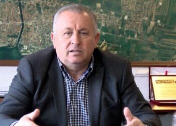 DASH e shpalli ‘non grata’, kërkohet dorëheqja e kryebashkiakut shqiptar: Mos mbaj qytetin peng