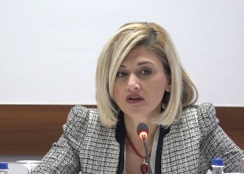 “Vazhdo prit hetimin e KFOR-it”, Mimoza Kusari ironizon Ramën: Ke qenë i zënë duke i hedhur fajin Kosovës