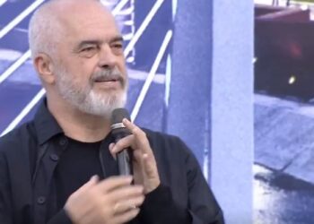 Zyrtarë nën arrest për korrupsion, Rama mesazh socialistëve: Mos lejoni që një dru i shtrembër t’u cenojë krenarinë për PS