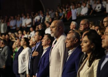 VIDEO/ PS feston 32-vjetorin, mungon Fatos Nano, Ruçi në krah të Ramës. Ministra, deputetë e kryebashkiakë të pranishëm