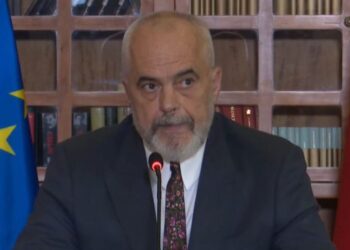 “S’bëjmë dot mbledhje si UFO e as teatër”/ Rama: Kosova duhet të mbajë zgjedhjet dhe të çlirojë të ngujuarin e vetëvendosur, simbolin e absurdit