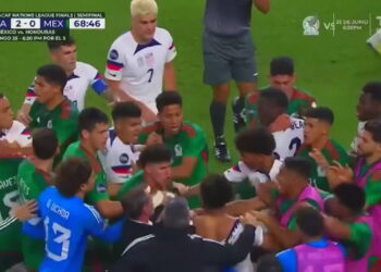 SHBA në finale mes kaosit dhe grushteve përballë Meksikës