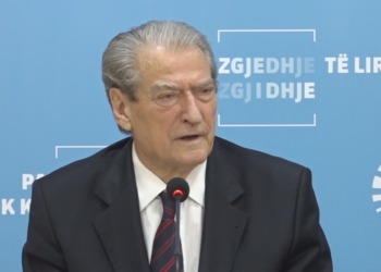 “Vuçiç rrëmben policët”, Berisha fantazon skenarin: Mos u çuditni kur Rama t’i sjellë në Tiranë