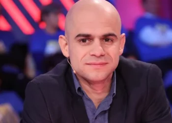 Aktori i njohur i humorit tregon historinë e trishtë të familjes: Prindërit pësuan aksident, i humbëm të gjitha