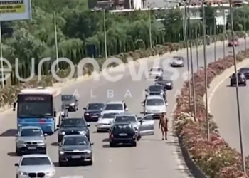 Aksident në autostradën e TEG-ut, një makinë futet kundravajtje