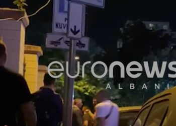 Tensionet pas mbledhjes së PD-së, gazetari rrëfen dhunën e ushtruar: Qëndruam deri pas mesnate, njëri nga militantët ishte më agresivi…