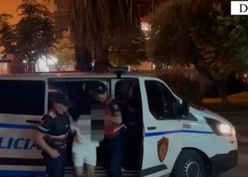 U kapën me 150 doza kokainë gati për shitje në plazh, arrestohen 2 persona në Durrës