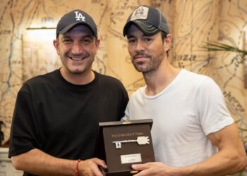 Veliaj pret Enrique Iglesias, i jep Çelësin e Qytetit të Tiranës