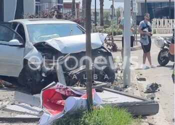 Makinat dalin nga rruga dhe përmbysen, dy aksidente brenda pak minutash në Durrës