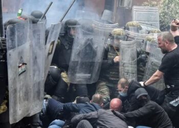 Tensionet në Veri/ Parlamenti Europian kërkon hetim dhe ndjekje penale për ata që sulmuan trupat e KFOR