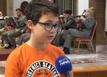 VIDEO/ Talenti 10-vjeçar bëhet pjesë e orkestrës së ushtrisë, performon për 1 qershorin: Viena, ëndrra ime…!