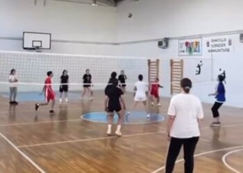 Veliaj fton fëmijët dhe të rinjtë të merren me sport: Shkollat si qendra komunitare janë hapësirat më të mira