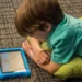 Telefonët dhe tabletët shkakojnë miopi të shtuar tek fëmijët