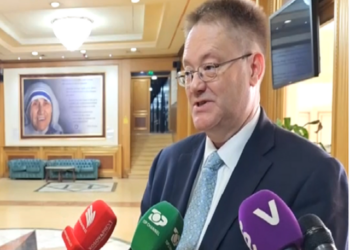 Draft-statuti/ Ambasadori britanik: Në këtë situatë të vështirë Kosova të dëgjojë këshillën e Shqipërisë