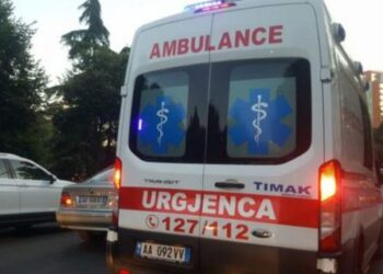 Aksident tragjik në Tiranë, përplasen 2 makina! Ndërron jetë fëmija 7 vjeç që ishte në rrugë