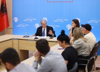 “Peng i pashpresë i Ramës”/ Berisha: Basha duhet të bëjë 6 vite burg që të çlirojë shpirtin