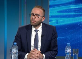 “Kemi debatuar rreth 9 orë”, Bardhi flet për mbledhjen e Kryesisë: Ja kush e nisi tensionin