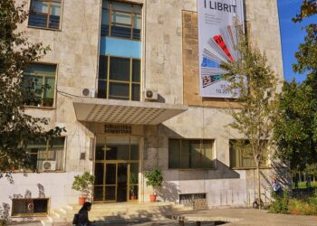 BE i dhuron 621 mijë euro Bibliotekës Kombëtare për restaurimin e librave të vjetër