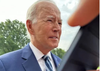 Çfarë është aparati në fytyrën e Joe Biden? Fotografitë që po ngrenë dyshime mbi të!