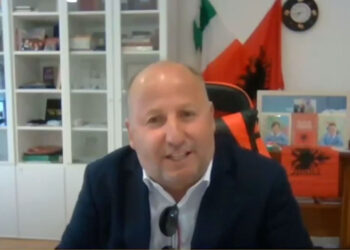 Kreu i shoqatës “Abruzzo”: Berlusconi gjatë eksodit ka marrë 100 shqiptarë. Jepte kontribut mujor 1 milion lireta
