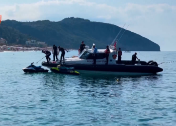 Kalim në zonë të ndaluar, gjobiten drejtuesit e mjeteve lundruese në Vlorë e Sarandë