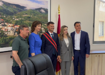 Betohet kryebashkiaku i ri i Mirditës, opozita bashkon votat për të marrë Këshillin Bashkiak