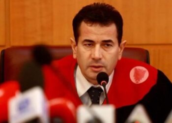 Dënohet me 6 muaj burg ish-kreu i Kushtetueses, fshehu pasurinë! Dedja, i pari gjyqtar i shkarkuar nga vettingu që…!