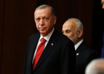 VIDEO/ Erdogan ‘zhvesh’ kostumin politik dhe vesh atë sportiv, habit të gjithë me daljen e fundit