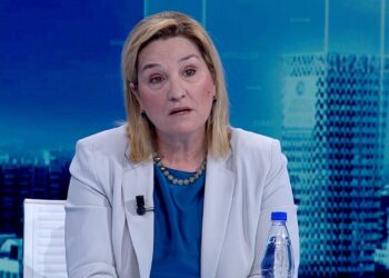 “Guxoni t’i kërkoni Berishës largimin”, Flutura Açka kërkon të ikë nga PD: Kur ju vinit pasuri, unë shkruaja libra