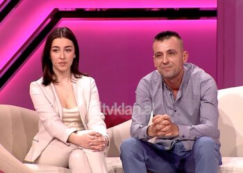 Një sakrificë dashurie, paraliza e njeriut të dashur mban familjen të ndarë prej një viti