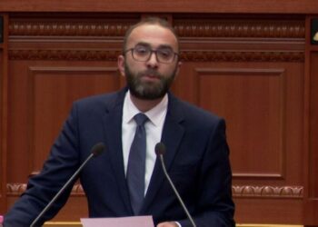 Bardhi kërkon ndëshkimin e Ballës: Ne kemi Kryeministrin me kartelë dhe s’ia kemi thënë fjalën budalla