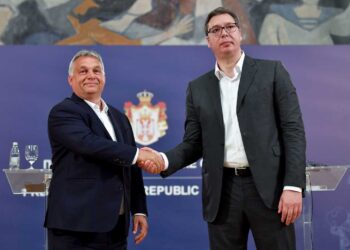 Orban thirrje Vuçiçit: Lironi 3 policët e Kosovës, mos dëmtoni interesat e Serbisë