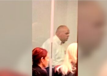 Dalin pamjet, Safet Gjici dhe Alma Kaçi në gjykatë