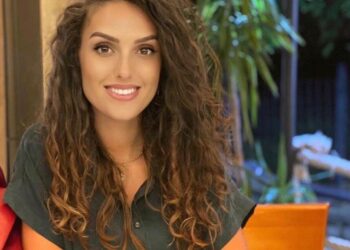 Anëtarja e Bordit të RTK bën thirrje të bojkotohet bregdeti shqiptar: Të bashkuar jemi më të fuqishëm