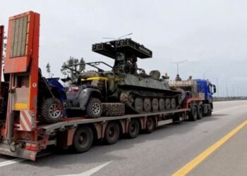 Nis lufta civile në Rusi? Helikopterët e ushtrisë ruse hapin zjarr ndaj kolonës së Wagner