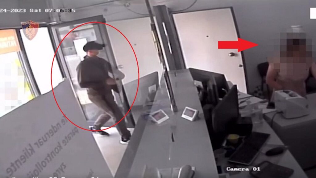 Grabitet me armë argjendaria në Kamëz, dy persona marrin bizhuteritë dhe ‘zhduken’, reagon Policia