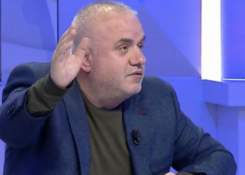 FOTOT/ “Hapat e gruas pas aktit seksual”! Hoxha, pamje të reja nga video e Gjicit: Nga kryerja e aktit, biseda për tenderin e… Gjithçka në 13 minuta