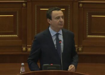 KUVEND! Kurti: T’i ndihmojmë serbët që të çlirohen nga milicia fashiste, jo të dorëzohemi para tyre