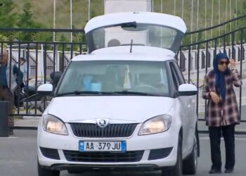 Njësia e antiterrorit vendoset në hyrje të kampit Ashraf, kontrollohen hyrje-daljet e muxhahedinëve