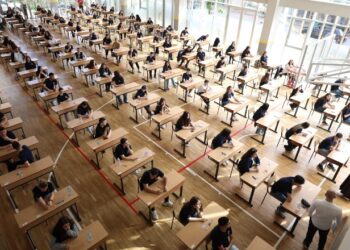 Rezultatet/ Matura Shtetërore, publikohen notat e provimit me zgjedhje: 153 maturantë marrin notën 10, ndërsa 746 prej tyre…!