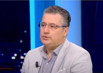 Minxhozi: Qëndrimi i SHBA, BE, fqinjëve mes të cilëve dhe Shqipëria, detyroi Vuçiçin t’i japë fund absurditetit dhe të lironte policët